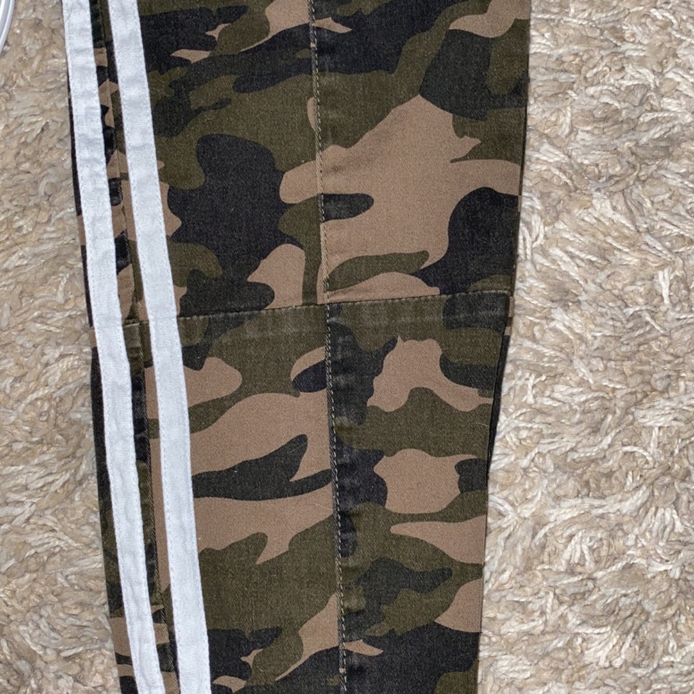 High Rise Camo Joggers - Picture 8 of 10